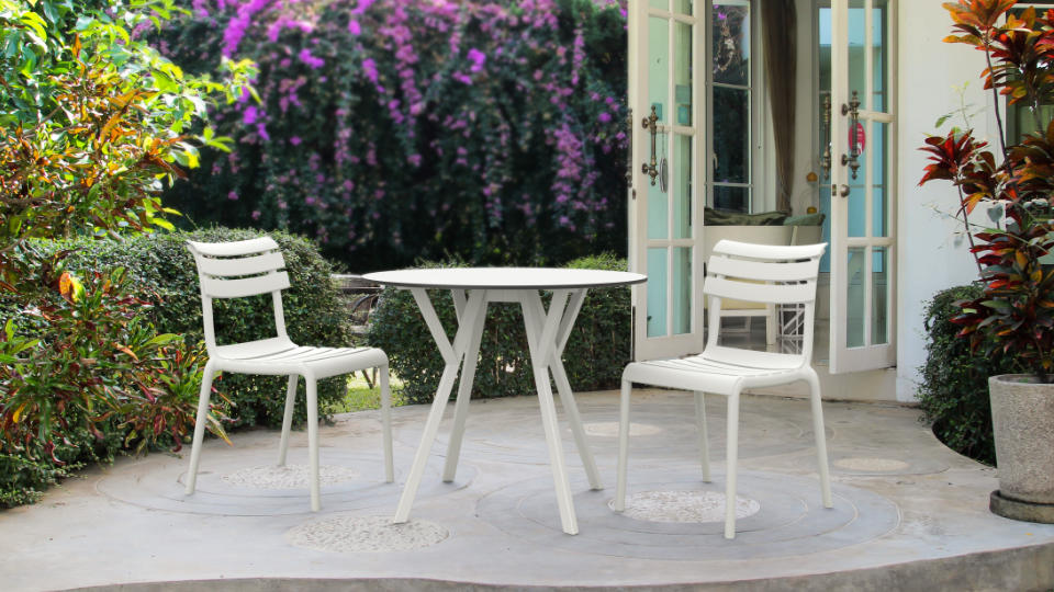 Siesta Exclusive - Helen Chair & Max Round Table - White